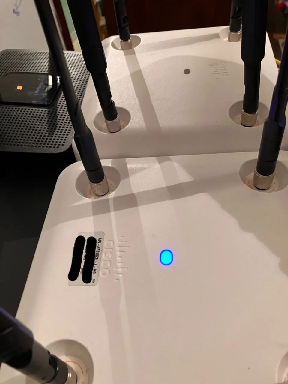 3 APs Cisco - 1 Catalyst 9130AXIZ e 2 Aironet 3802E - Foto 3