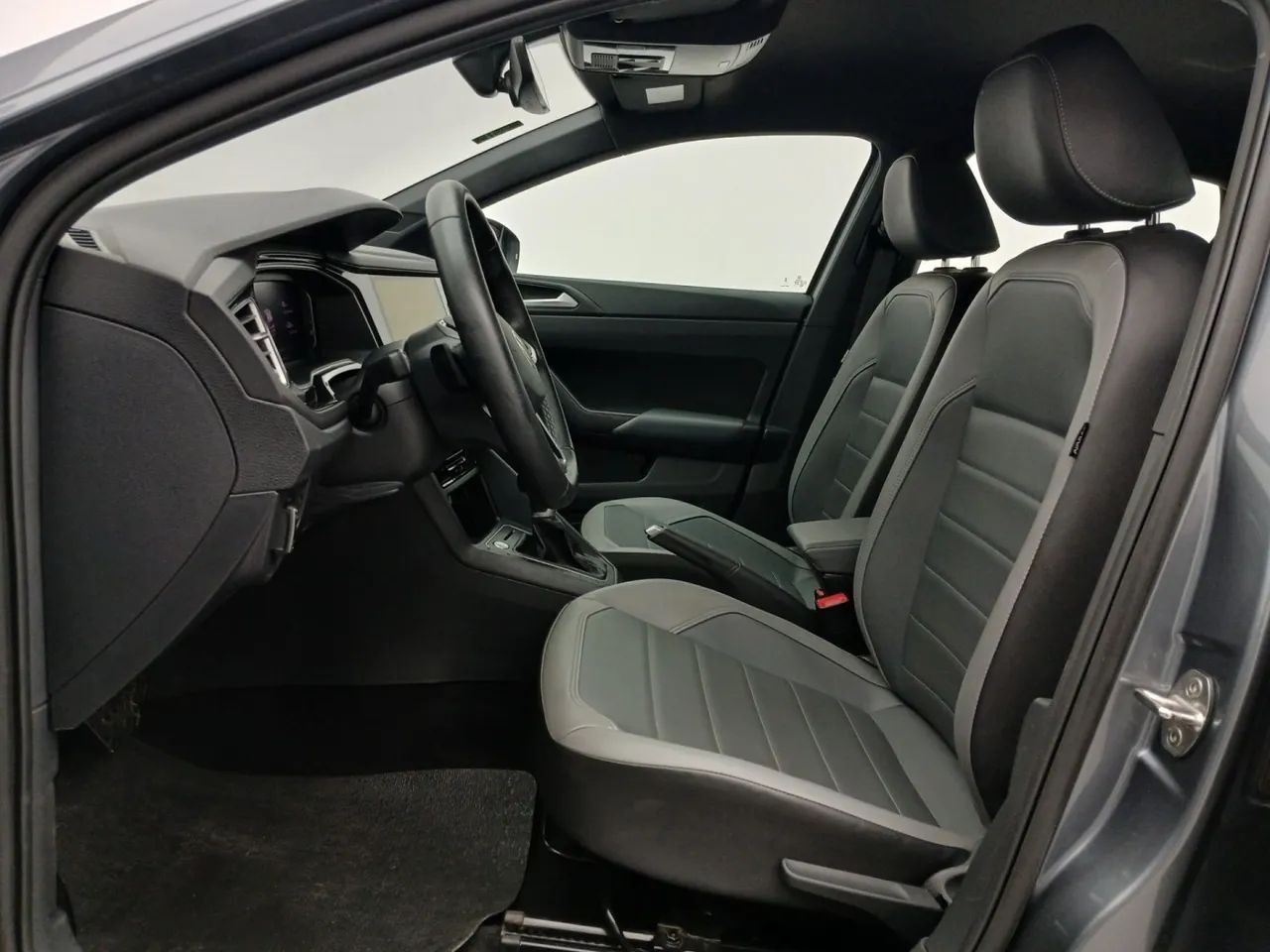 Volkswagen Nivus Highline 1.0 200 TSI Flex Aut., foto 16 de 18