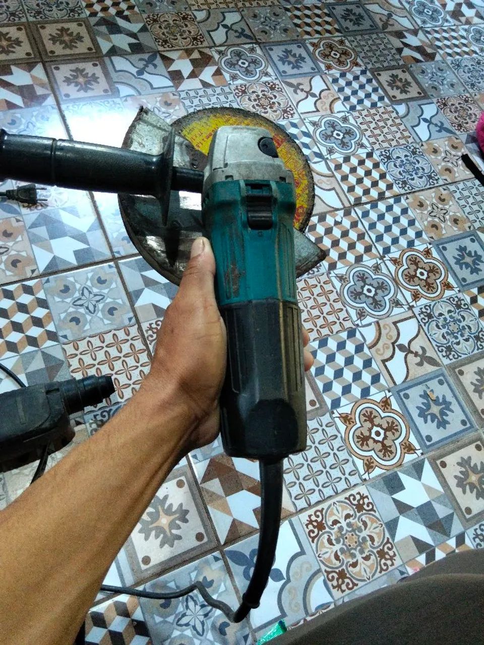 vendo uma policorte e um martelete 400 reais  - Foto 4