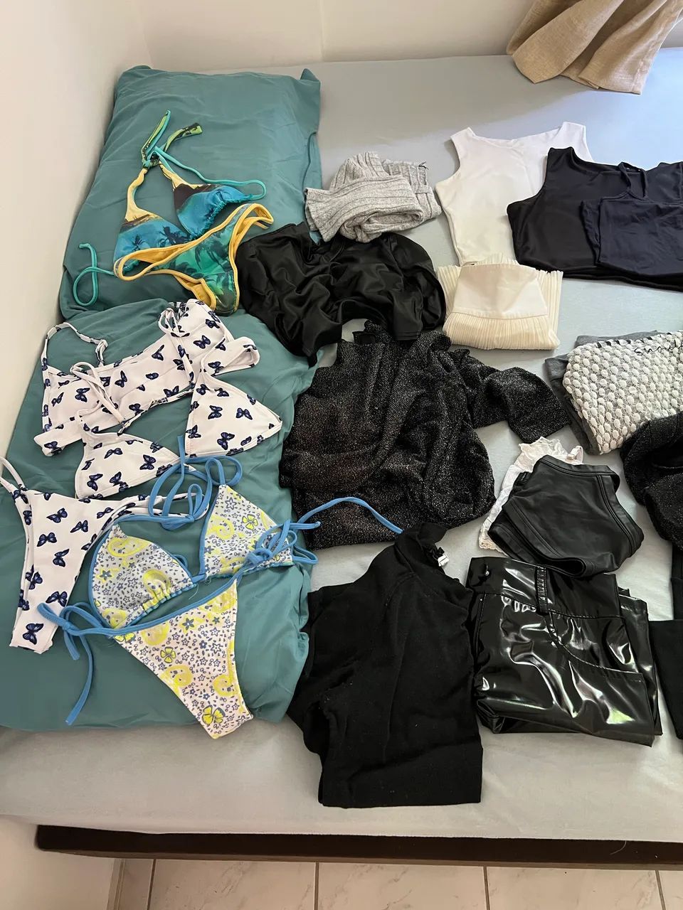 Lote com 23 peças de roupas pp e p - Foto 3