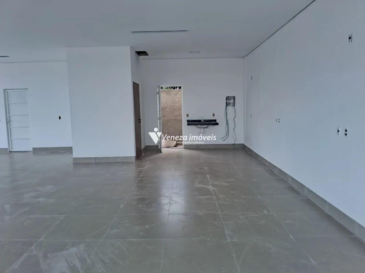 Loja comercial em galeria nova para aluguel - Foto 3
