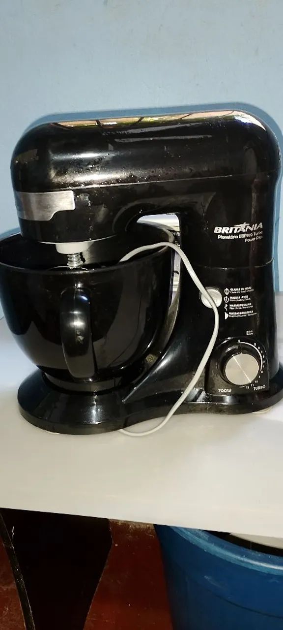 Batedeira com utensílios 