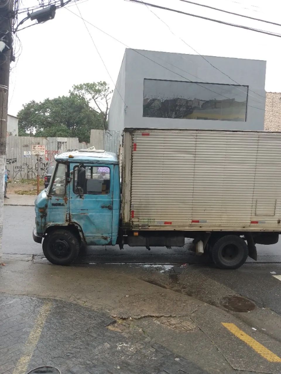 Vendo 608 e bau no estado documentado e funcionando - Foto 3
