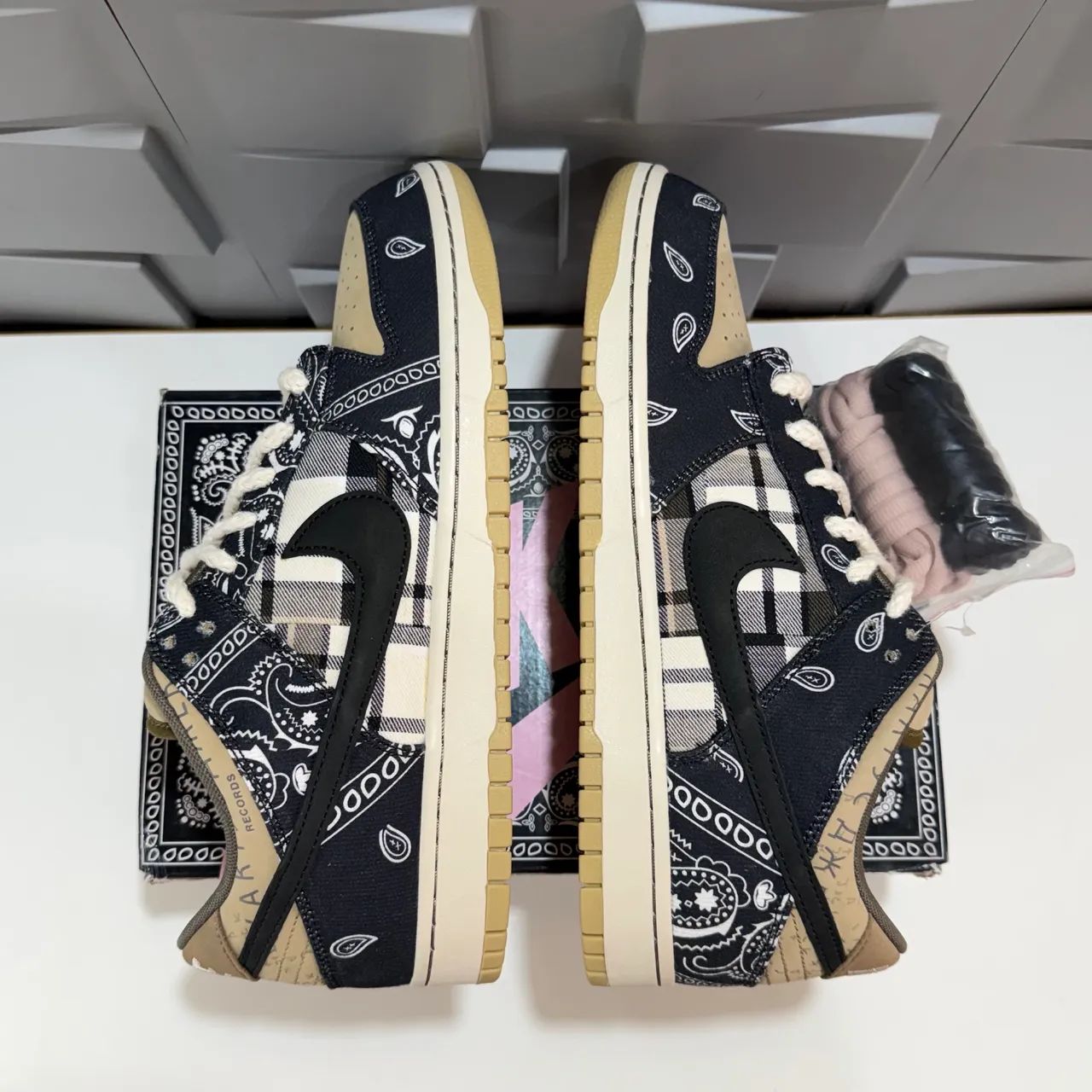 Nike Dunk Low SB x Travis Scott Cactus Jack 44 - Foto 3