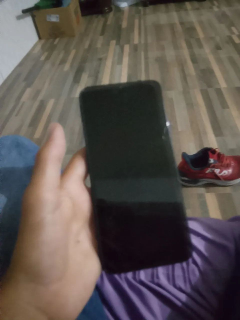 O celular só tá com a tela quebrada