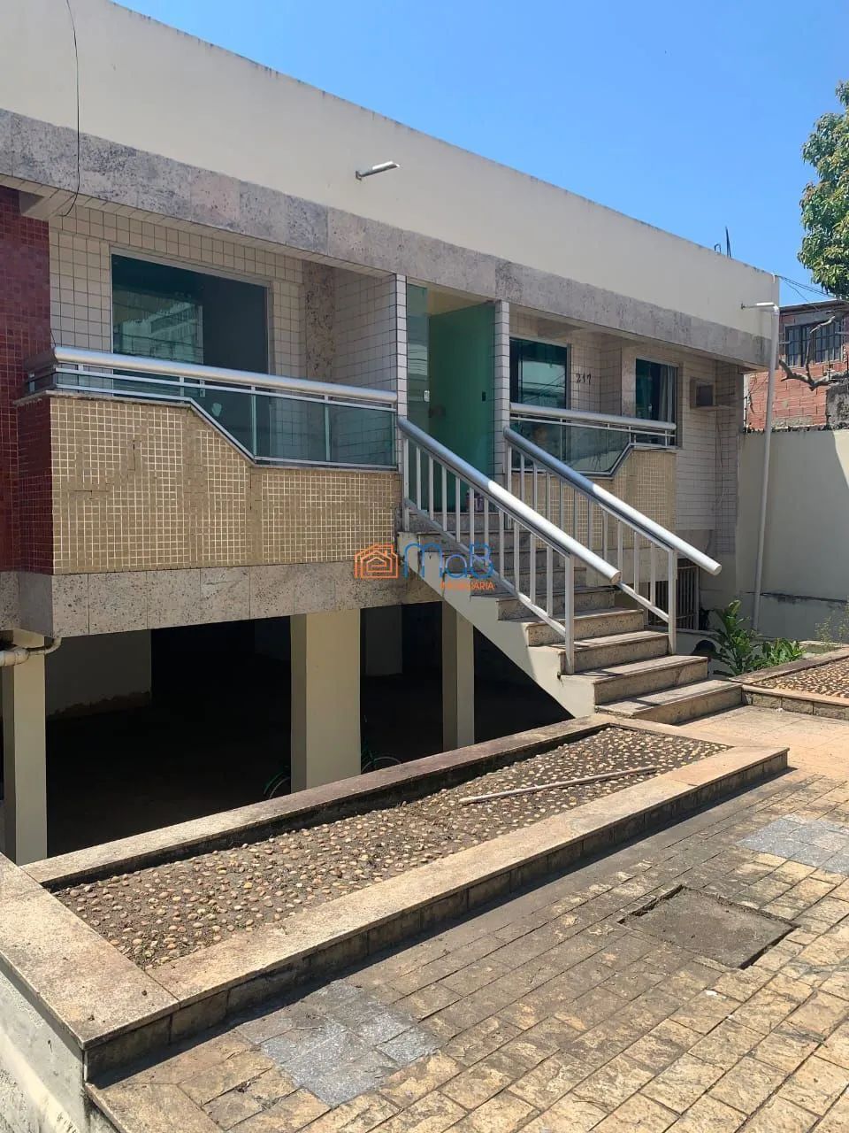 Excelente apartamento com 02 quartos no Cajueiros