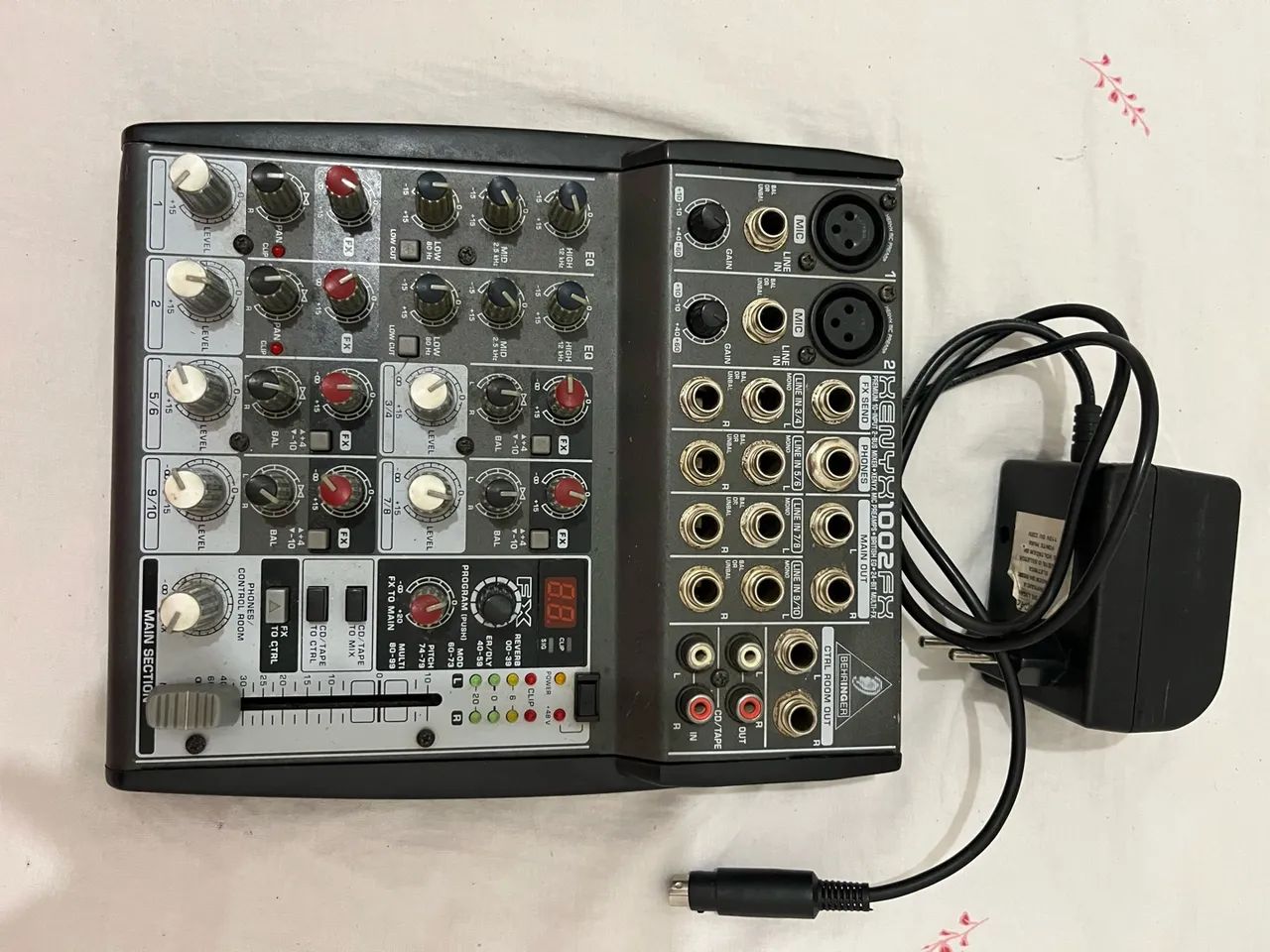 Mesa de som behringer xenyx 1002FX