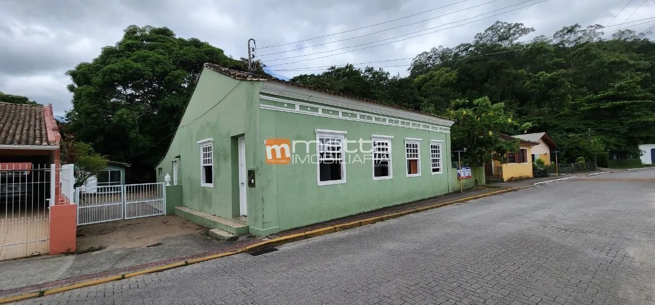 Terreno com 1.385m² em Sambaqui, Florianópolis/SC