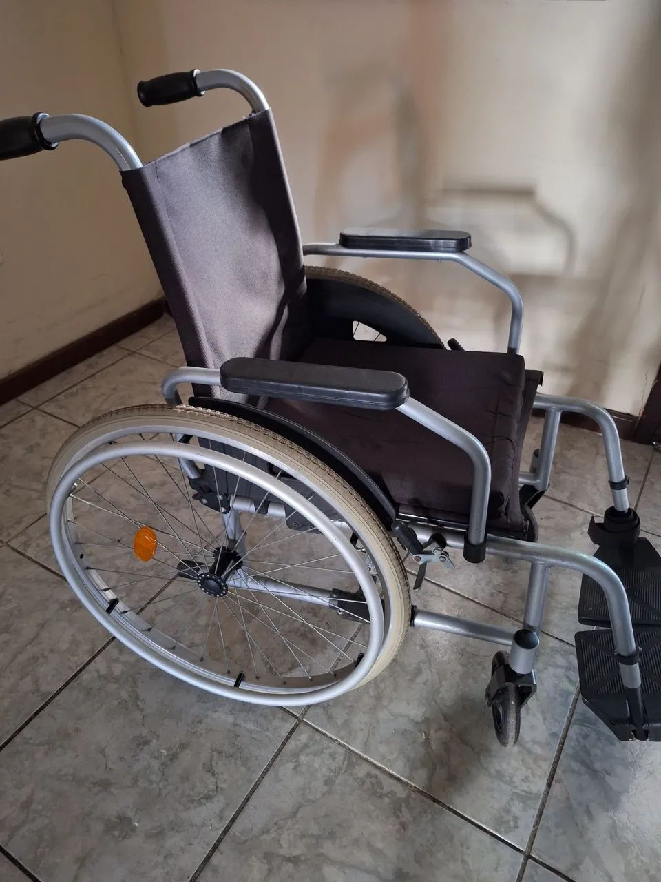 Cadeira de rodas em perfeito estado