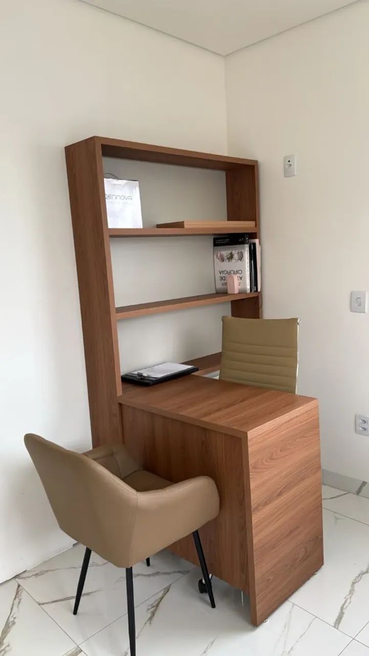Conjunto de Escritório Planejado com Mesa e Estante
