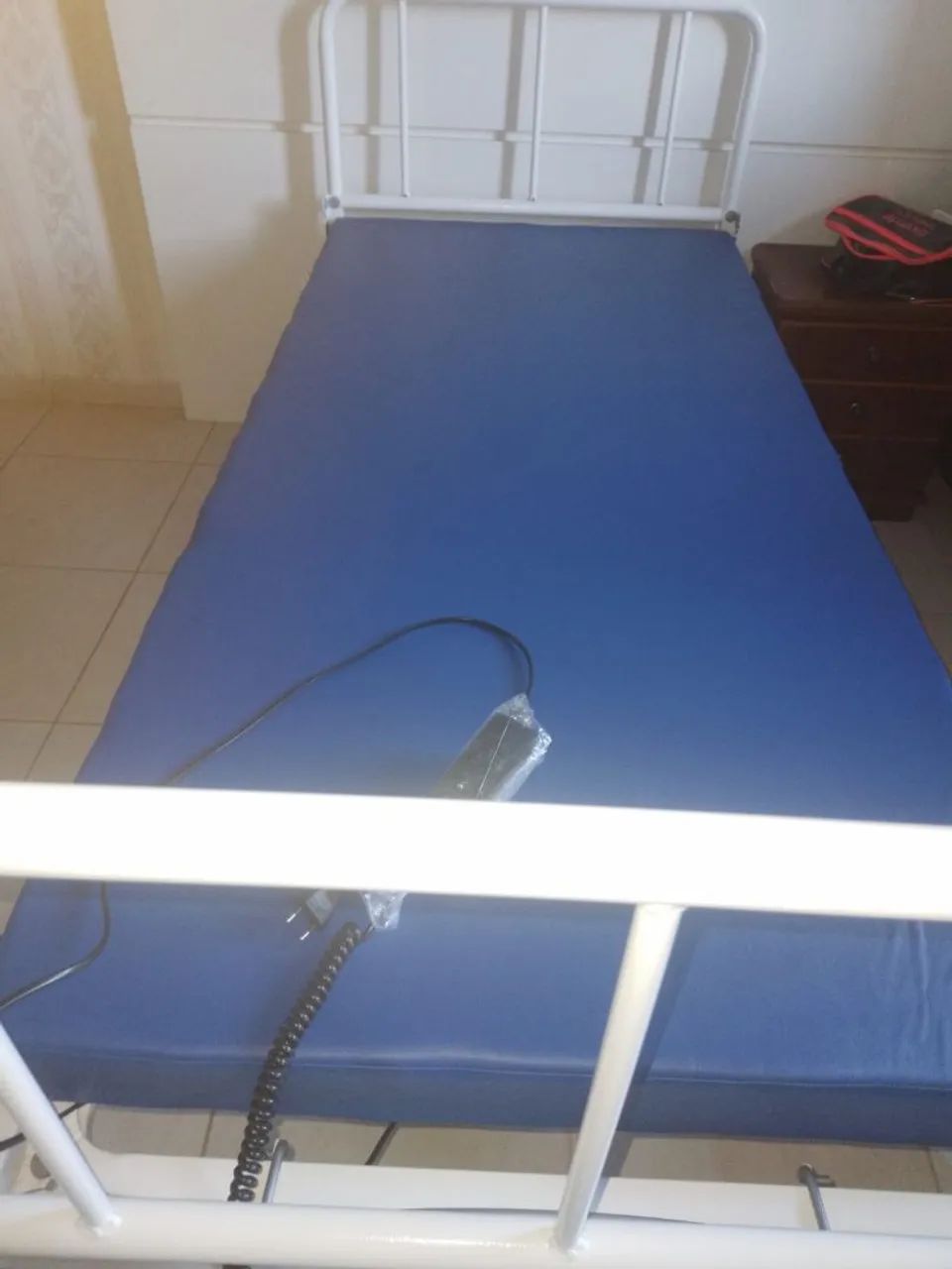 Vendo  cama hospitalar  semi nova - Foto 4
