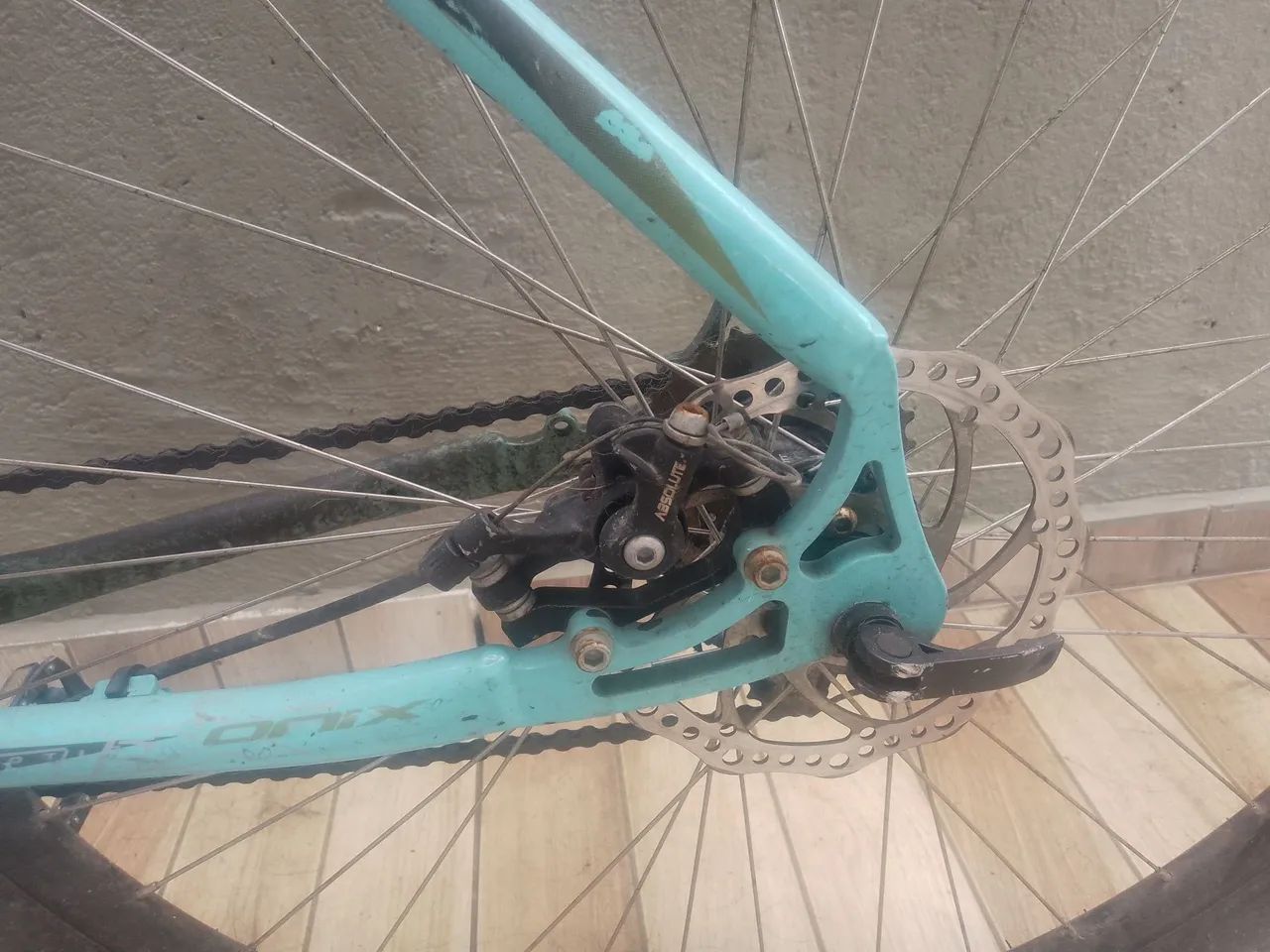 Bicicleta com câmbio e freio a disco. - Foto 5