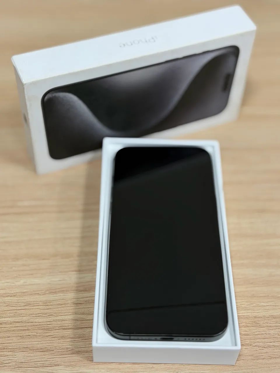 iPhone 15 Pro Max 256GB - Black Titanium - Semi Novo - Celulares e