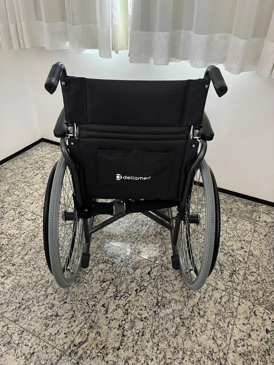 Cadeira de rodas e cadeira de banho 