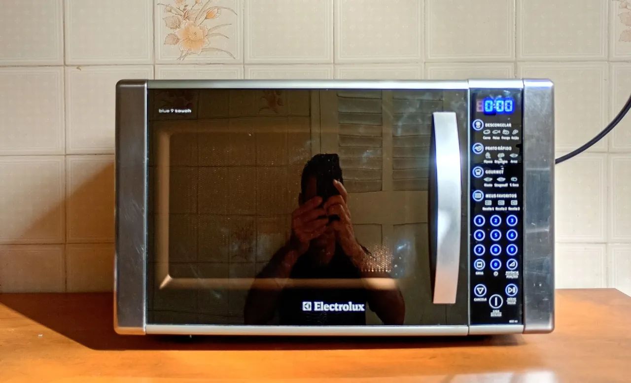 Micro-ondas Electrolux Blue Touch MEC41 31L Inox - Grill Painel Touch on Glass - Foto 2