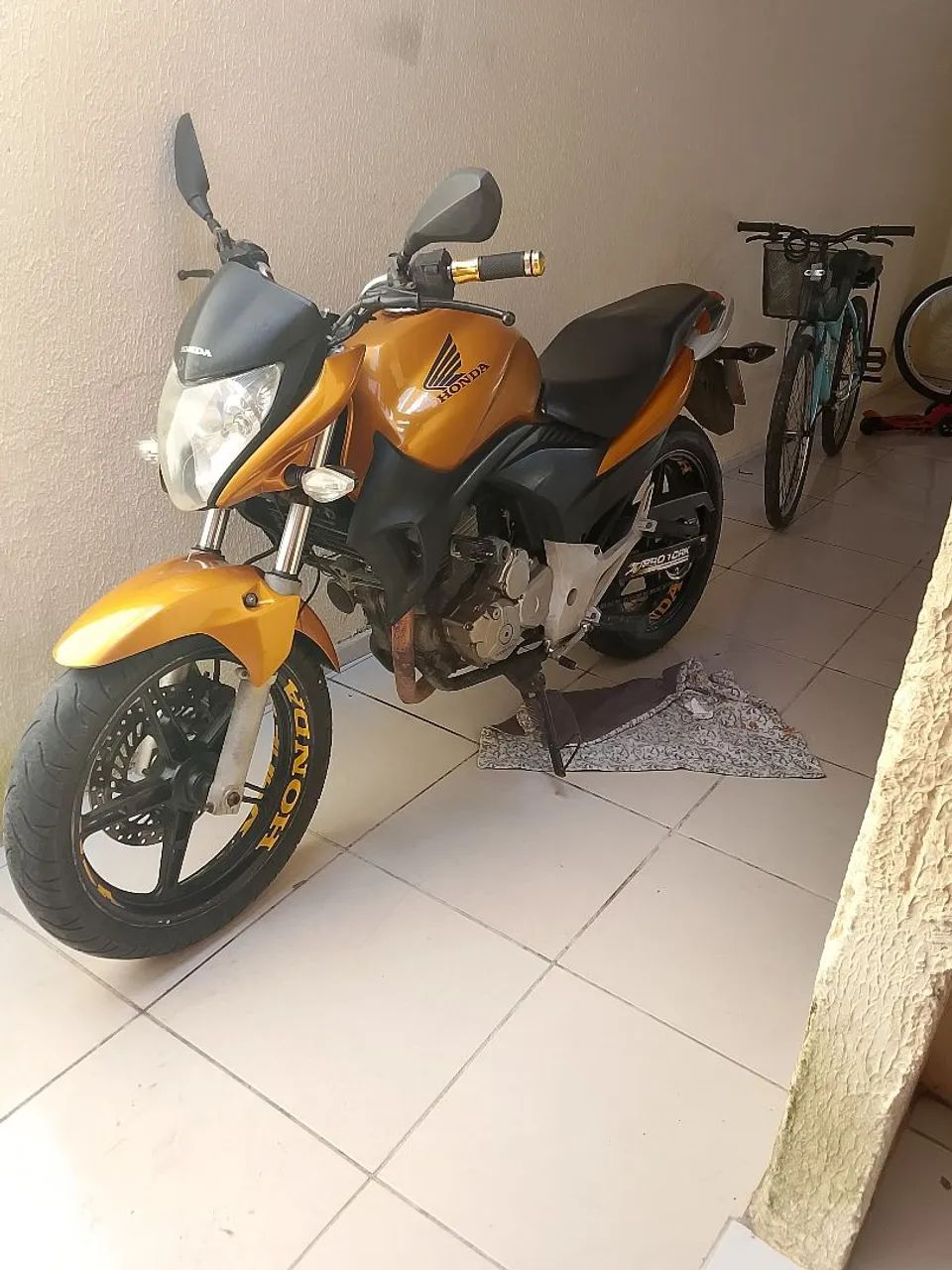 Cb 300 Em dias 