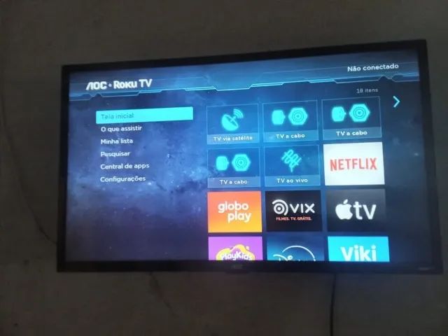 Smart TV AOC Roku 32" LED com controle e suporte de parede. TV sem detalhes. - Foto 2