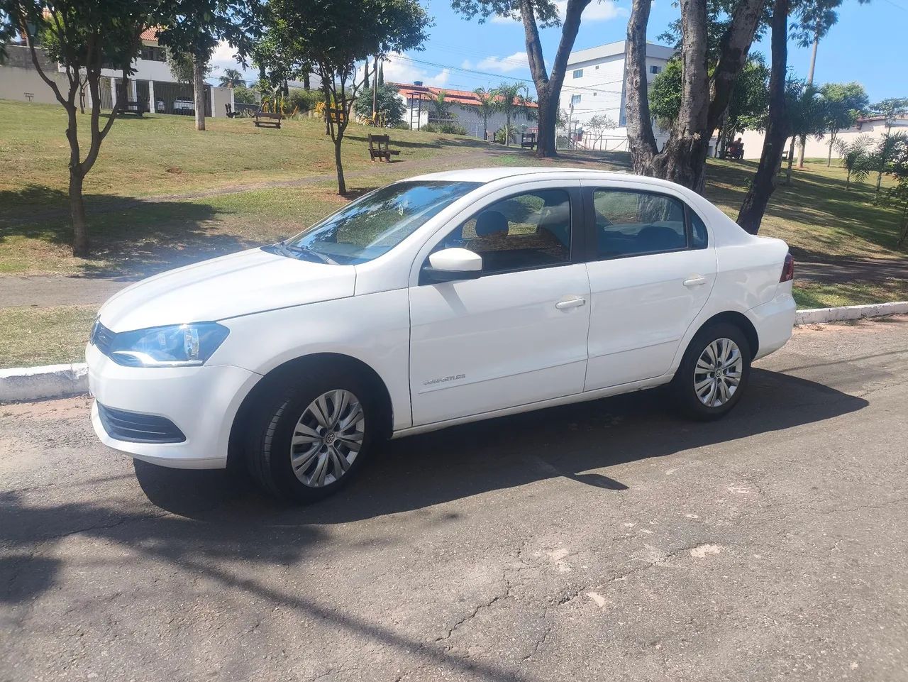 Volkswagen Voyage VOYAGE 1.0/1.0 City Mi Total Flex 8V 4p 2014