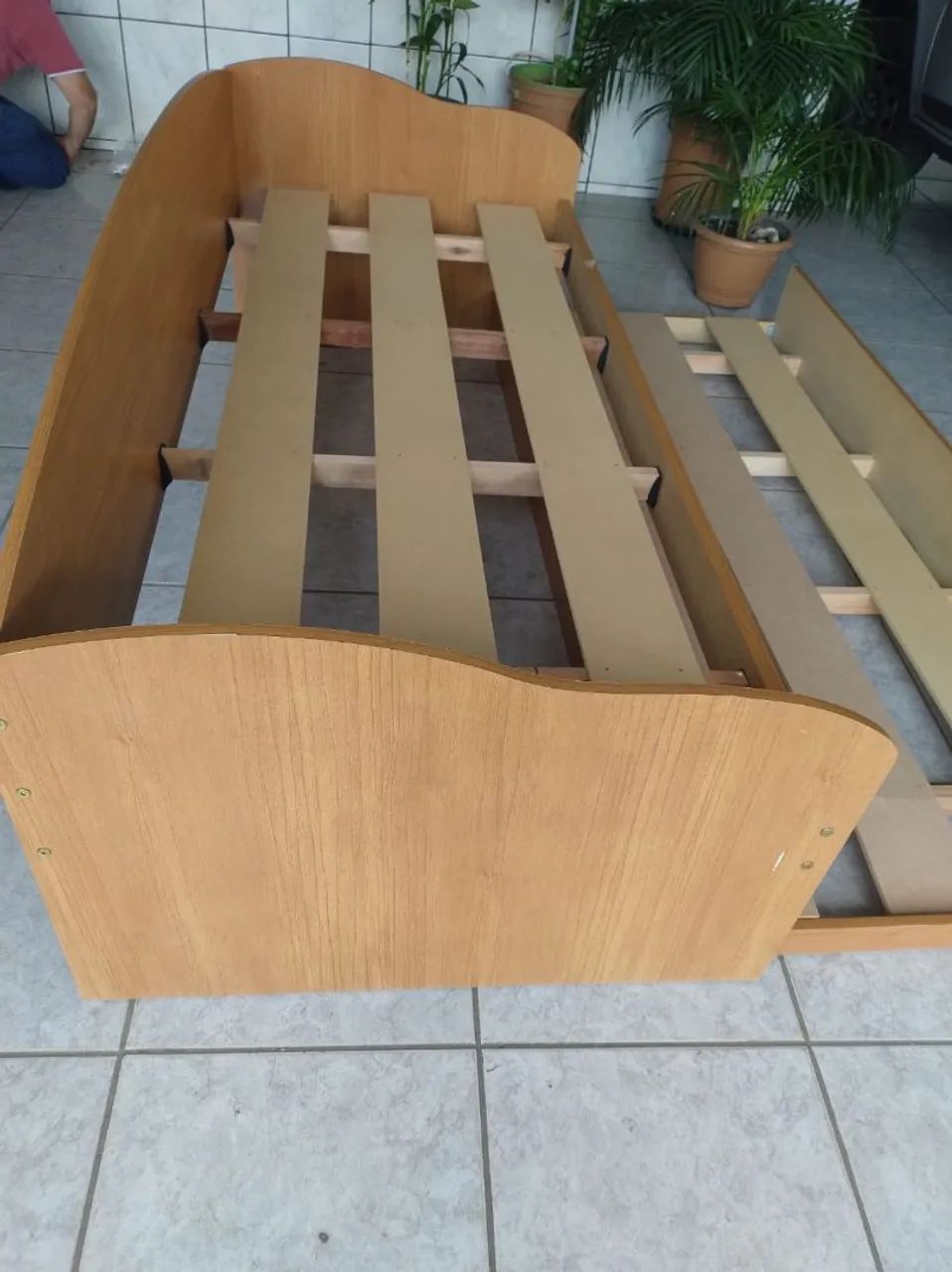 Cama solteiro com cama auxiliar e colchões  - Foto 2