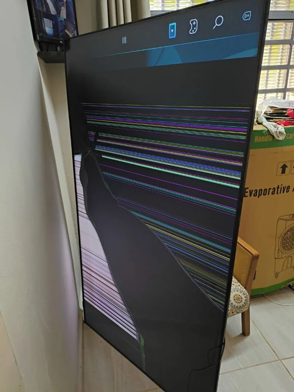 TV Samsung 75" Crystal UHD 4K UN75BU8000G - Tela Quebrada 