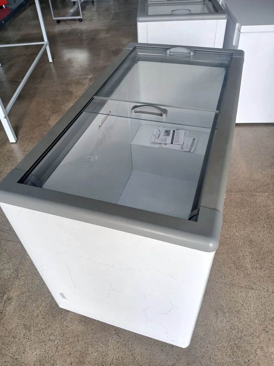 Freezer Horizontal portas de Vidro 411 Litros Dupla Ação  - Foto 2