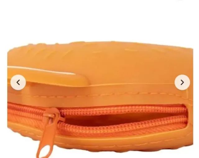 Kit c/ 04 Portas Moedas Chaveiro Silicone Monstrinho Com Alça - Foto 5