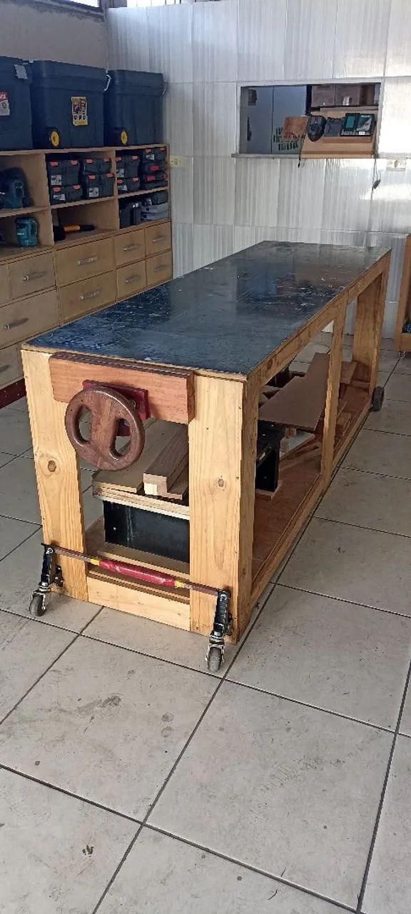 Mesa Bancada com Morsa Grande e Rodízios Marceneiro - Foto 2