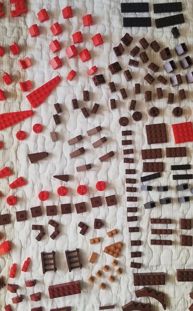 350 peças de LEGO - Tons vermelho e marrom. Diversos formatos. - Foto 5