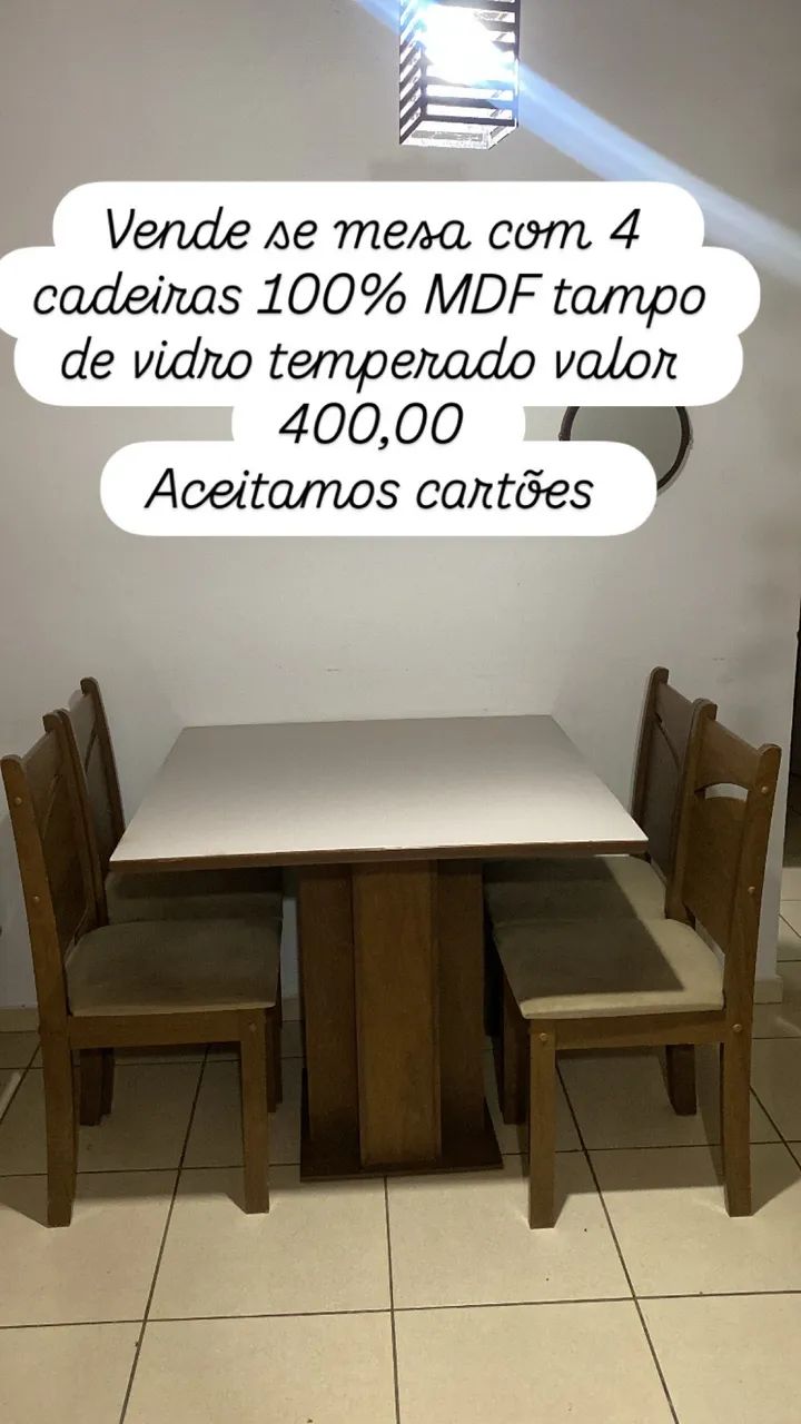 Vende se mesa com tampo de vidro Feijó e off witte com 4 cadeiras 