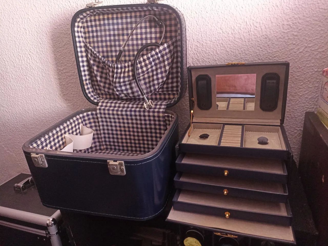 Kit maleta e porta joias