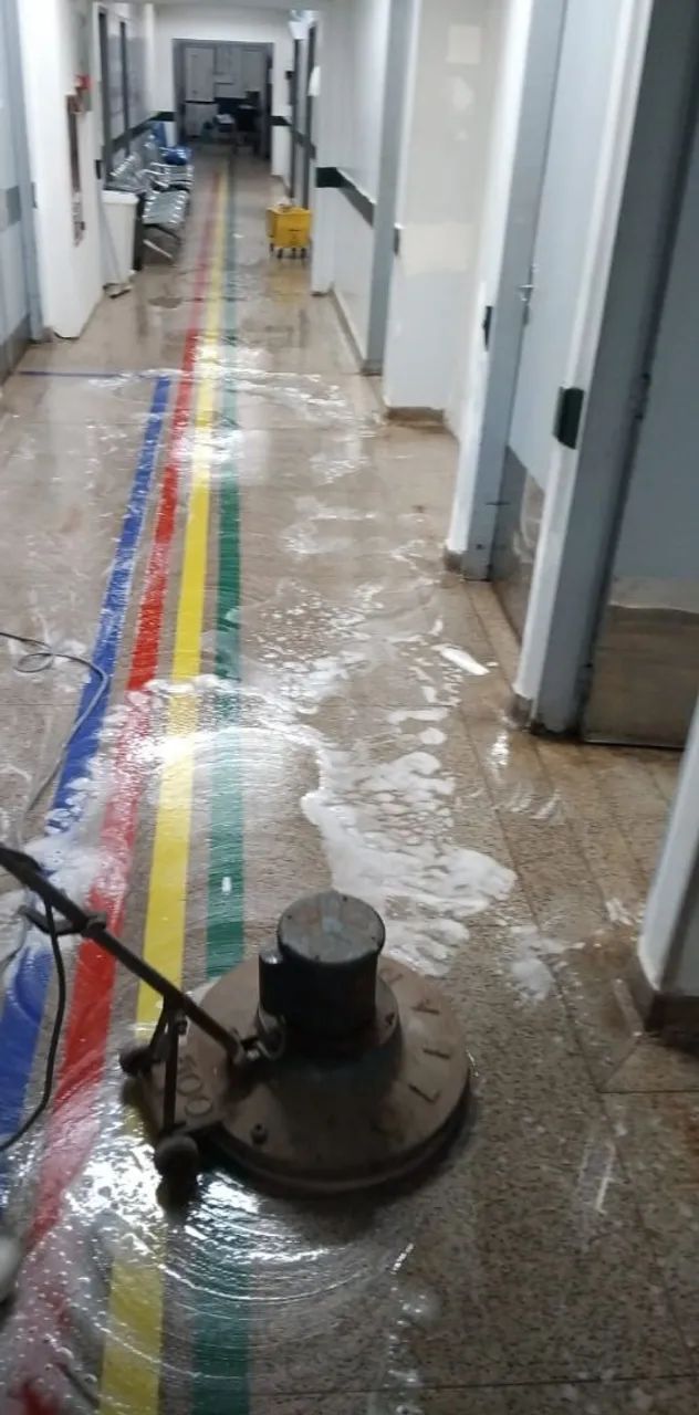 Limpeza com Máquina De Lavar e Encerar - Foto 3