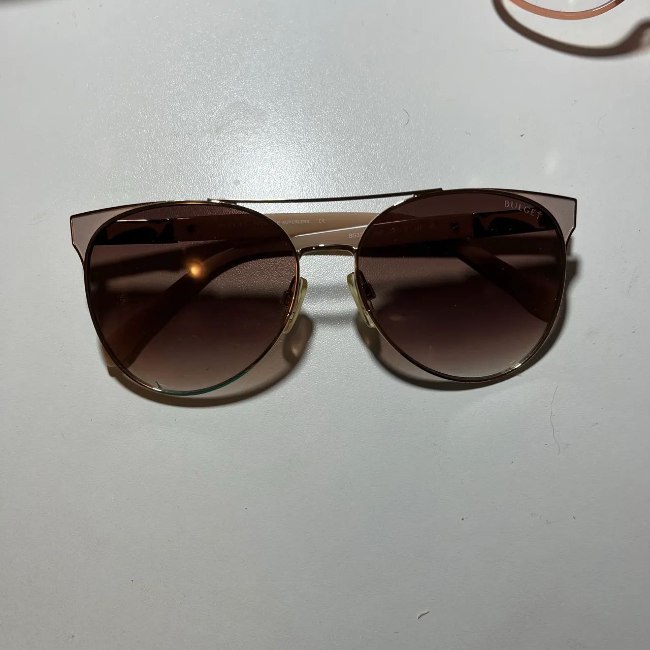 Óculos de sol Bulget dourado com rose