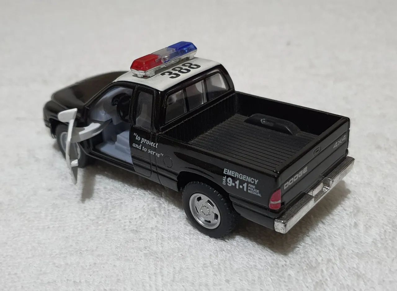 Carrinho miniatura de polícia Dodge Ram  - Foto 2