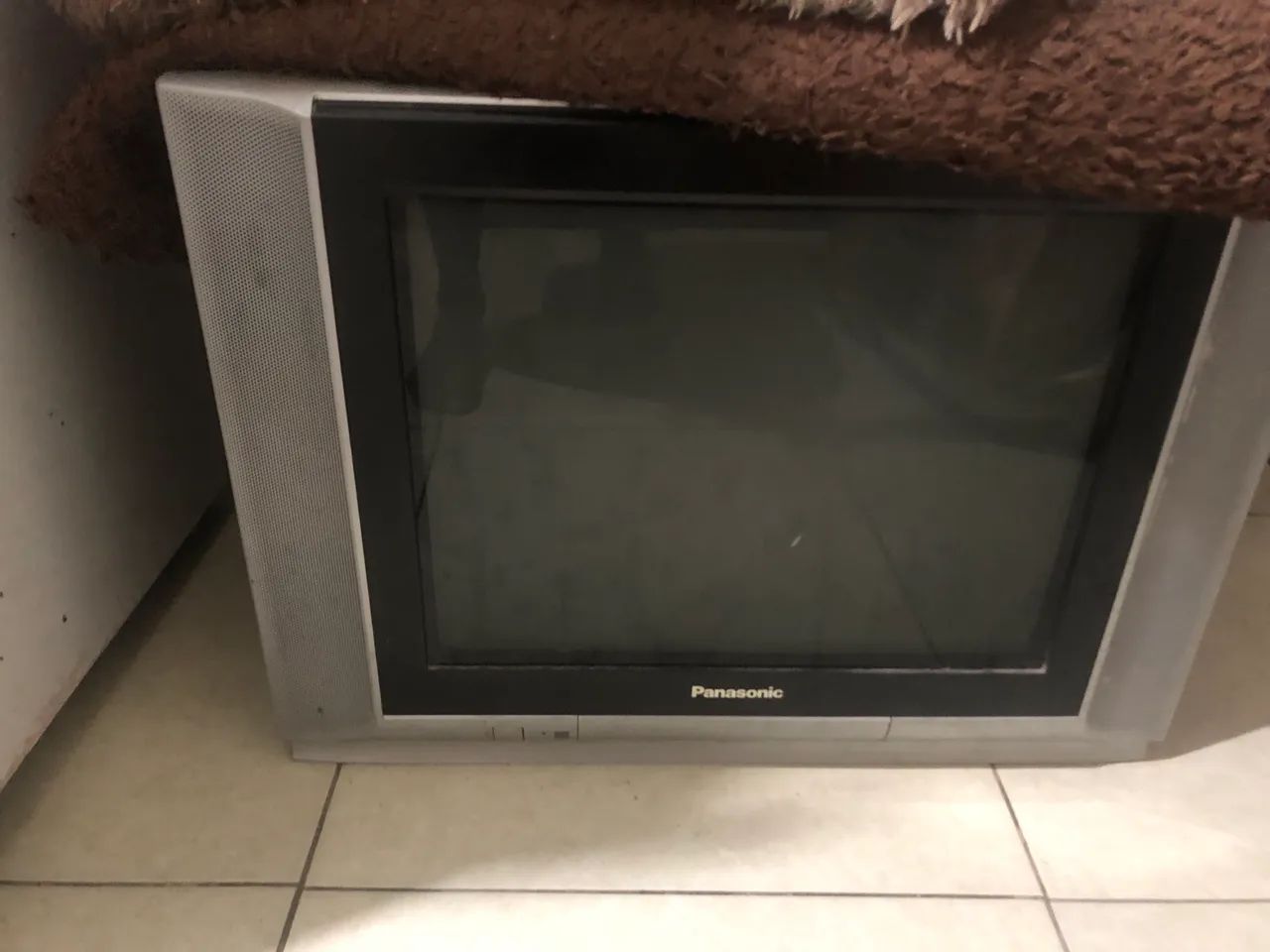 Tv de tubo funcionando 