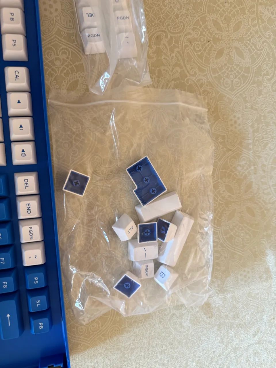Keycaps para teclado mecânico Akko branco e azul - Foto 2