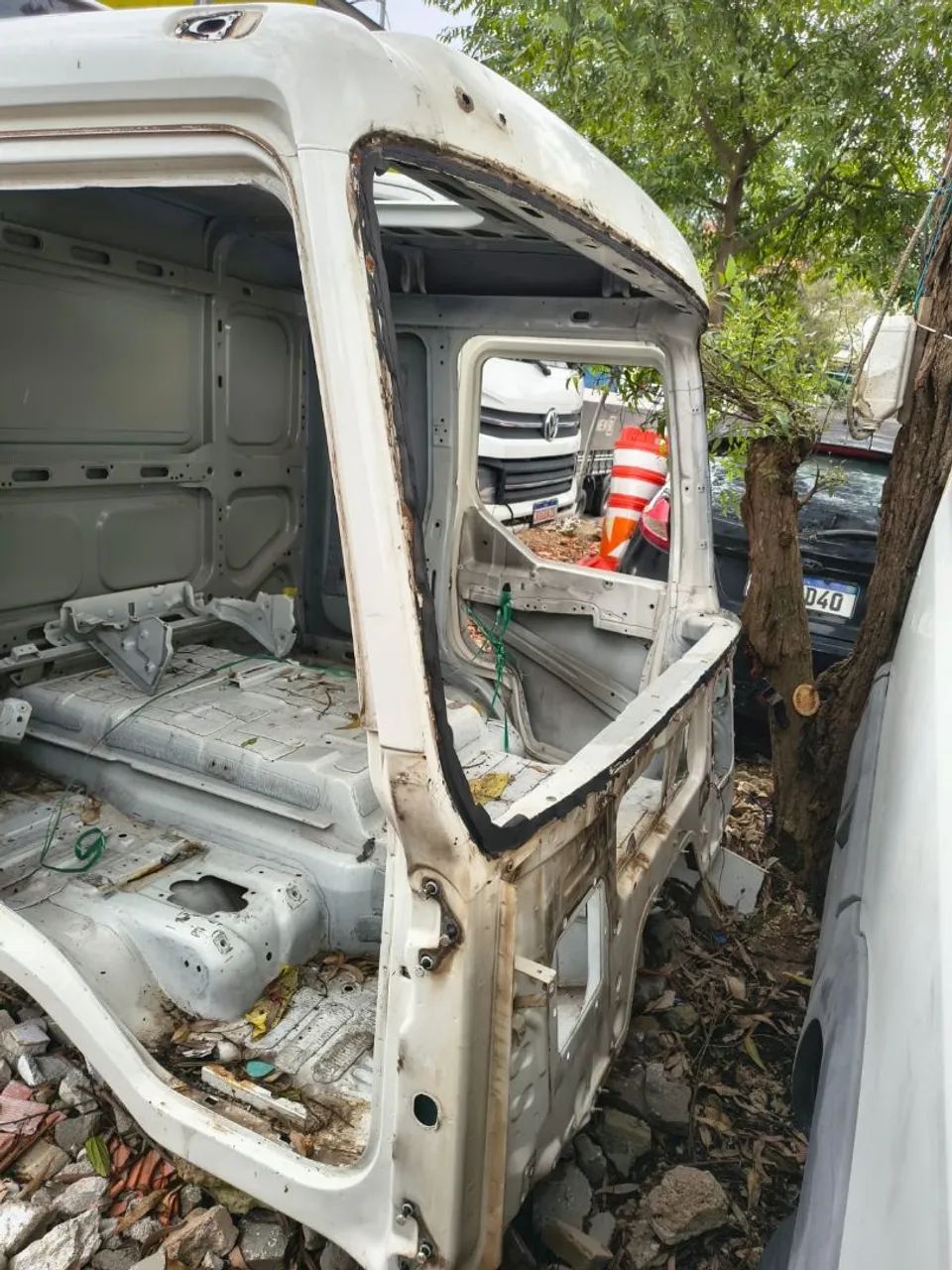 CABINE PARCIAL VOLVO VM ANO 2024 - Foto 2