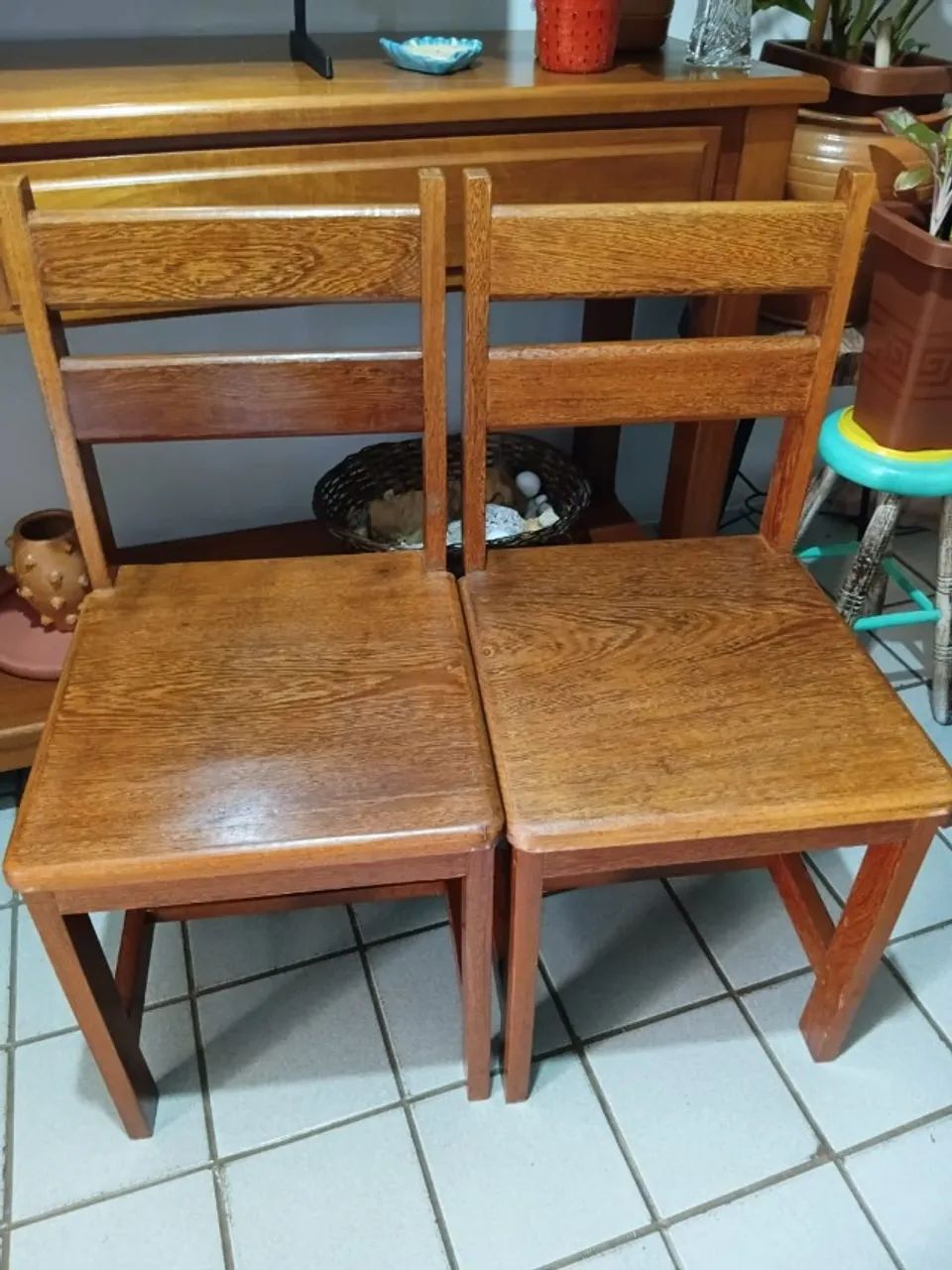 4 cadeiras em madeira pura - Foto 2