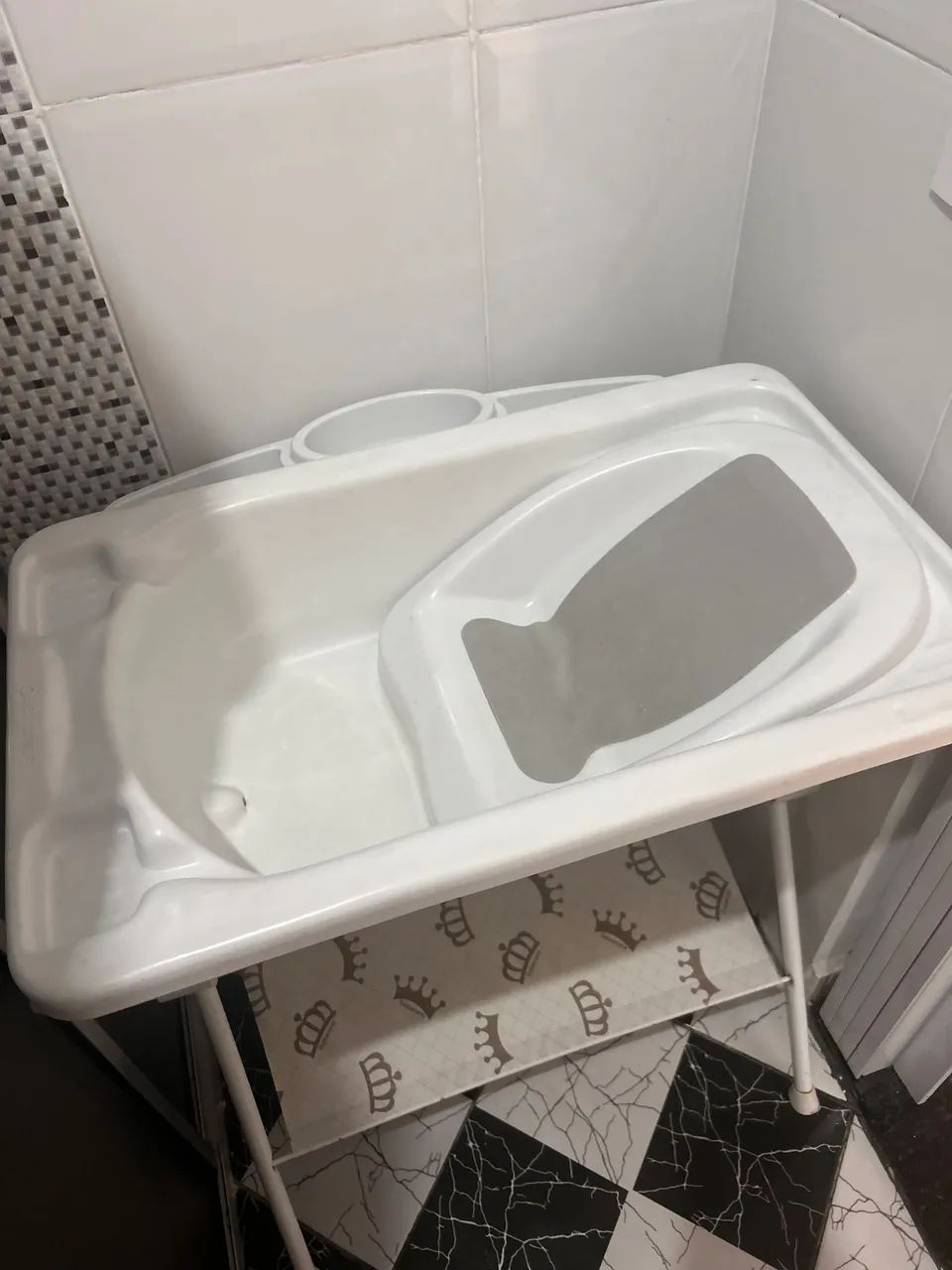 Banheira de bebê com trocador e suporte - Foto 2