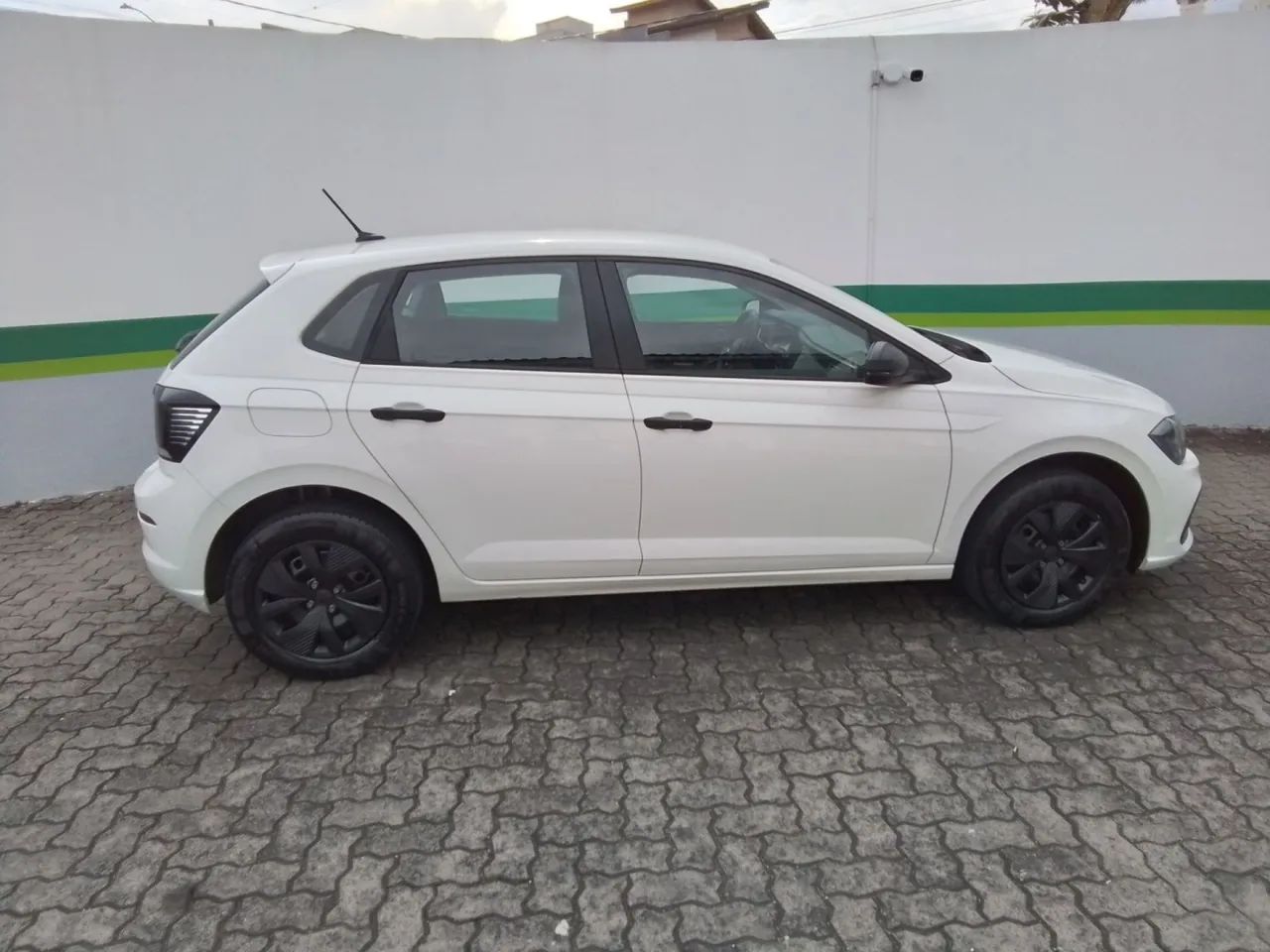 Volkswagen Polo Track 1.0 Flex 12V 5p, foto 7 de 12