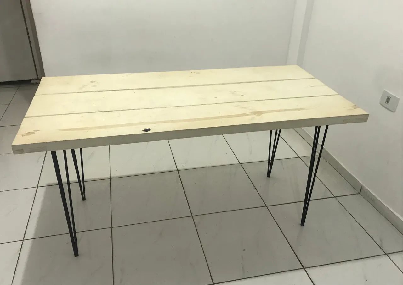 Mesa de madeira com pés de ferro - Foto 3