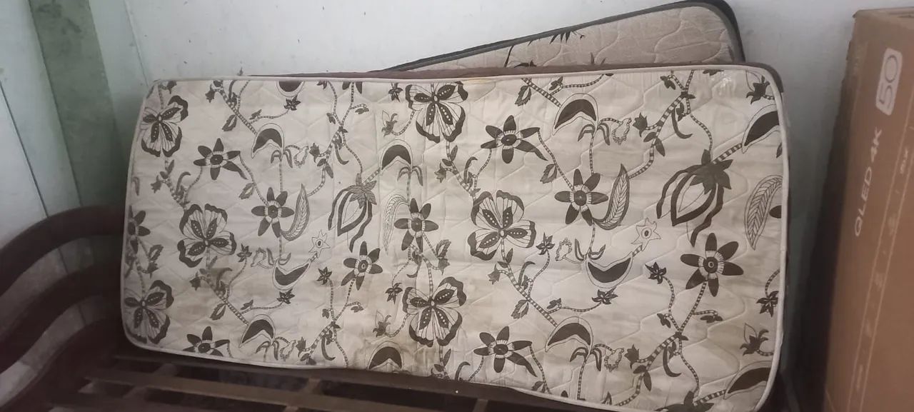 Cama de solteiro rústica 
