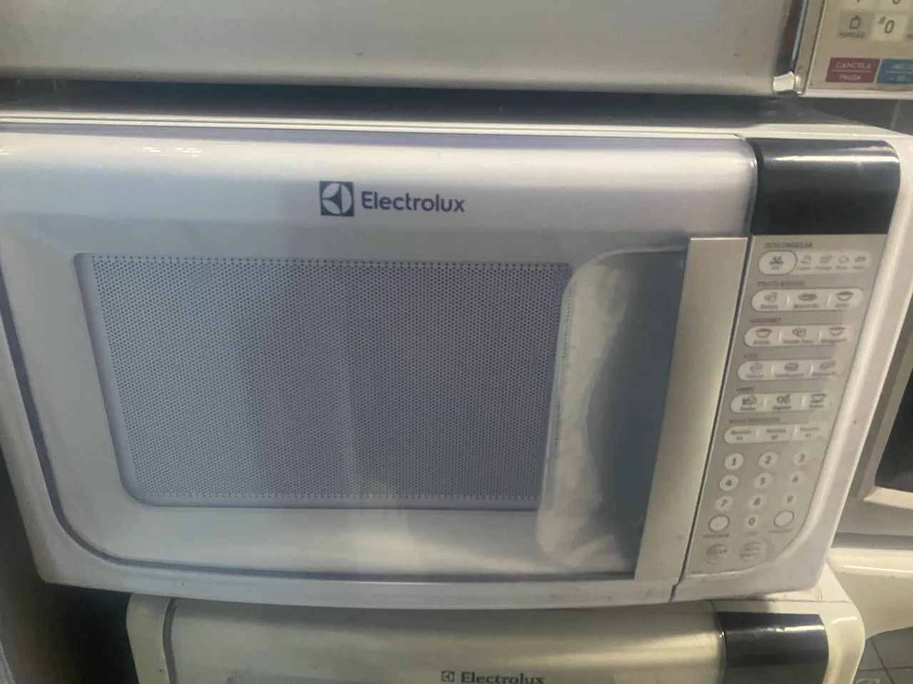 Vendo microondas Eletrolux funcionando perfeitamente  - Foto 2