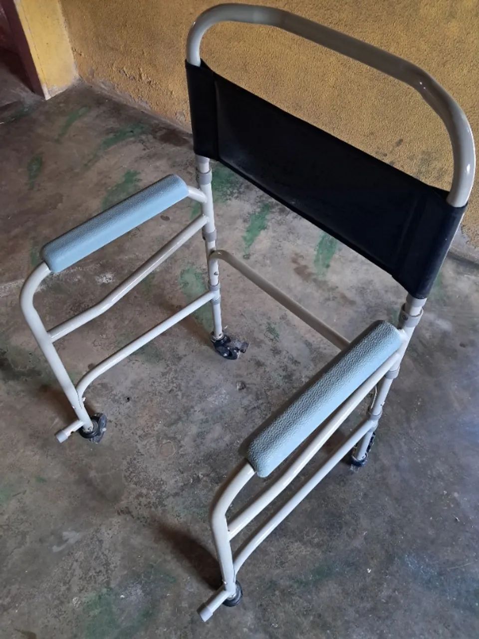 Cadeira de rodas e andador  - Foto 3
