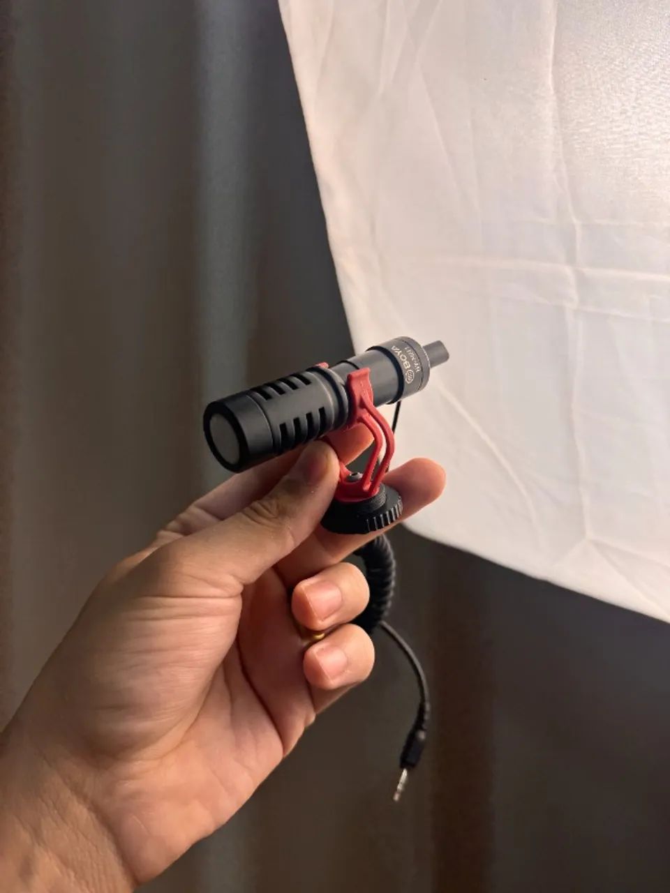 Microfone Boya By-mm1 Plus P/ Câmera Dslr Smartphone Cor PRETO E VERMELHO - Foto 5