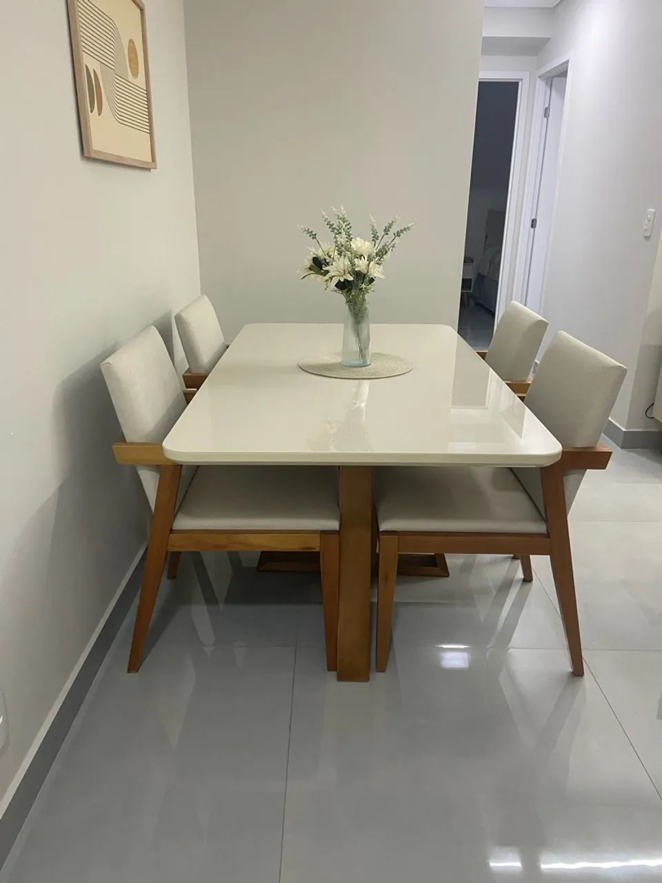 Mesa com 4 cadeiras 
