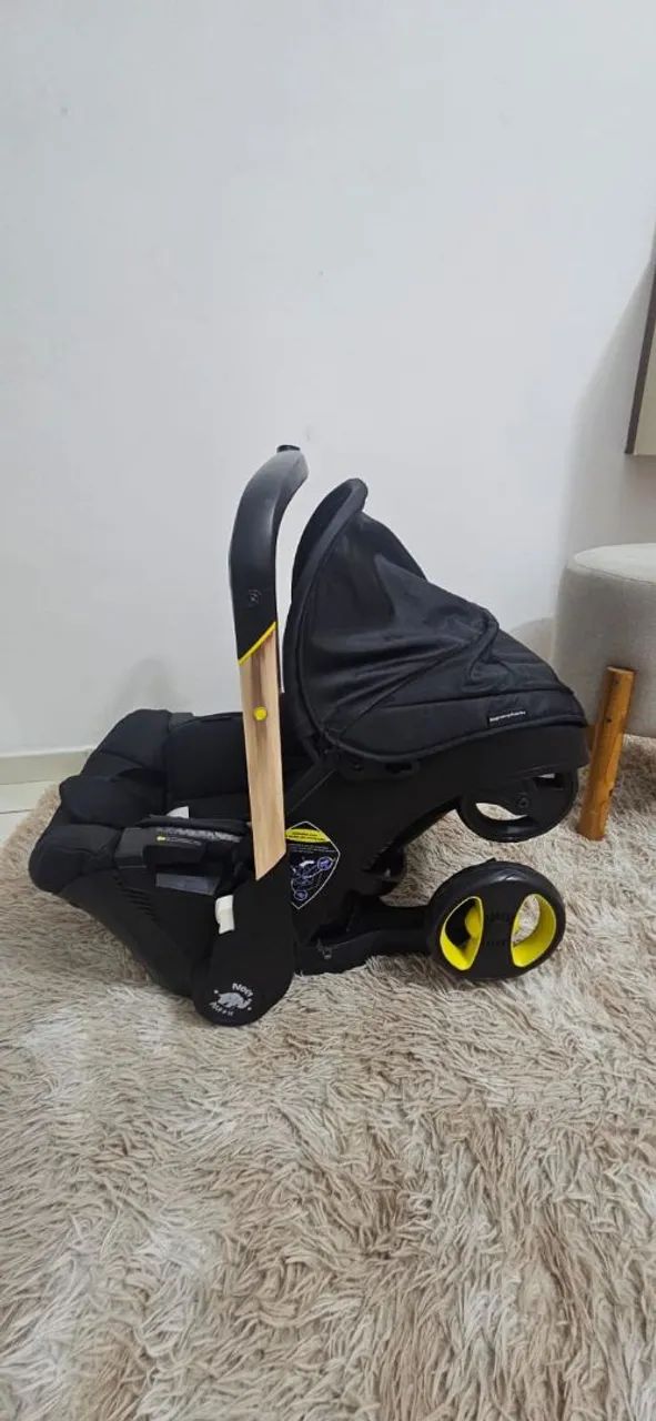 Vendo  um carrinho de bebê 2 em 1 - Foto 4