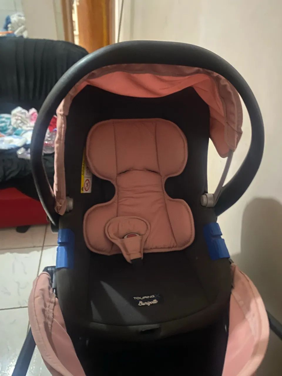 Carrinho de bebê com o bebê conforto  - Foto 6