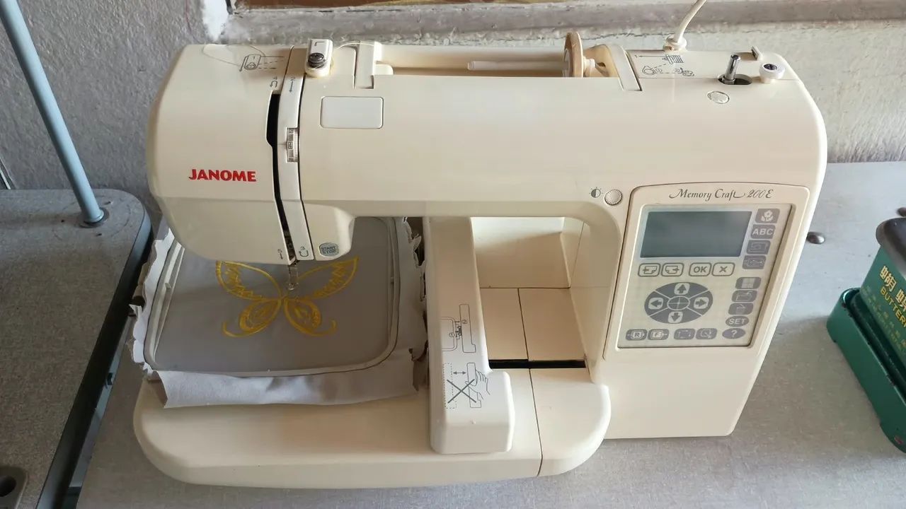 Máquina de bordar Janome 