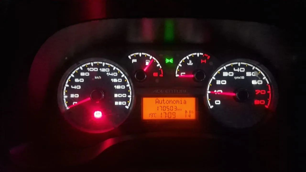 Fiat Strada Adv.1.8 16V Dualogic Flex CD 2013 - Foto 5