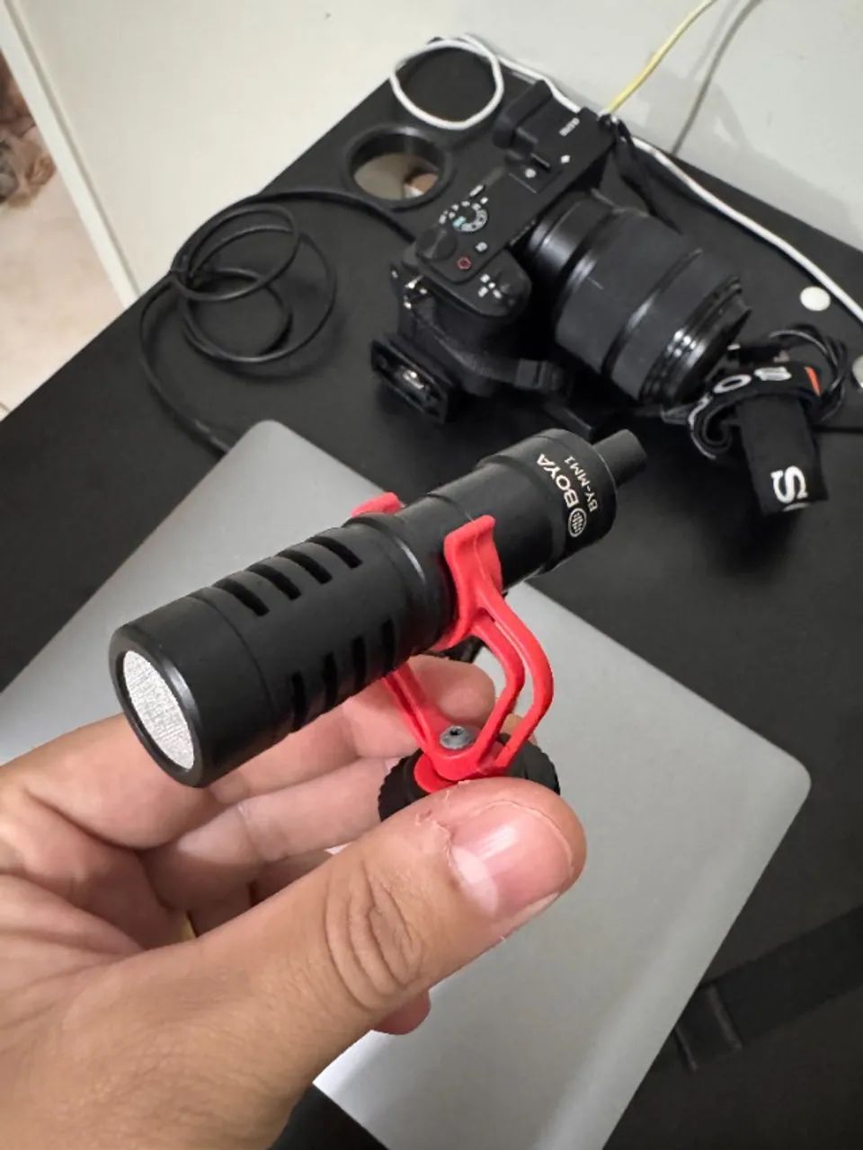Microfone Boya By-mm1 Plus P/ Câmera Dslr Smartphone Cor PRETO E VERMELHO - Foto 3